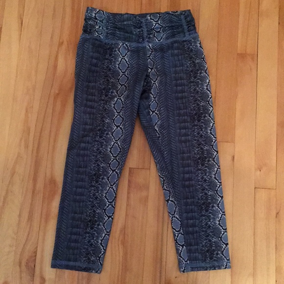 Blue leggings. Snake skin motif. - Picture 1 of 2